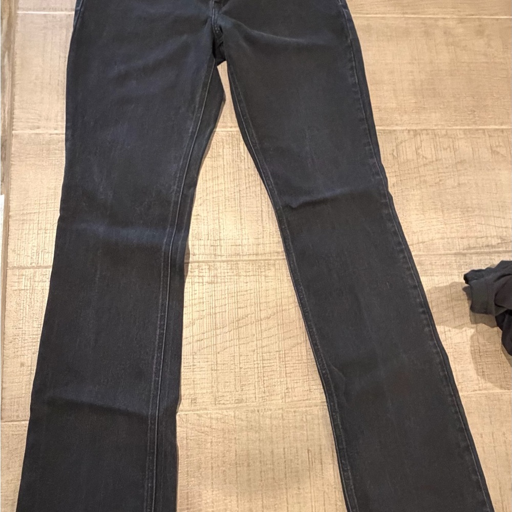 Old Navy Women's Straight Leg Jeans in Black